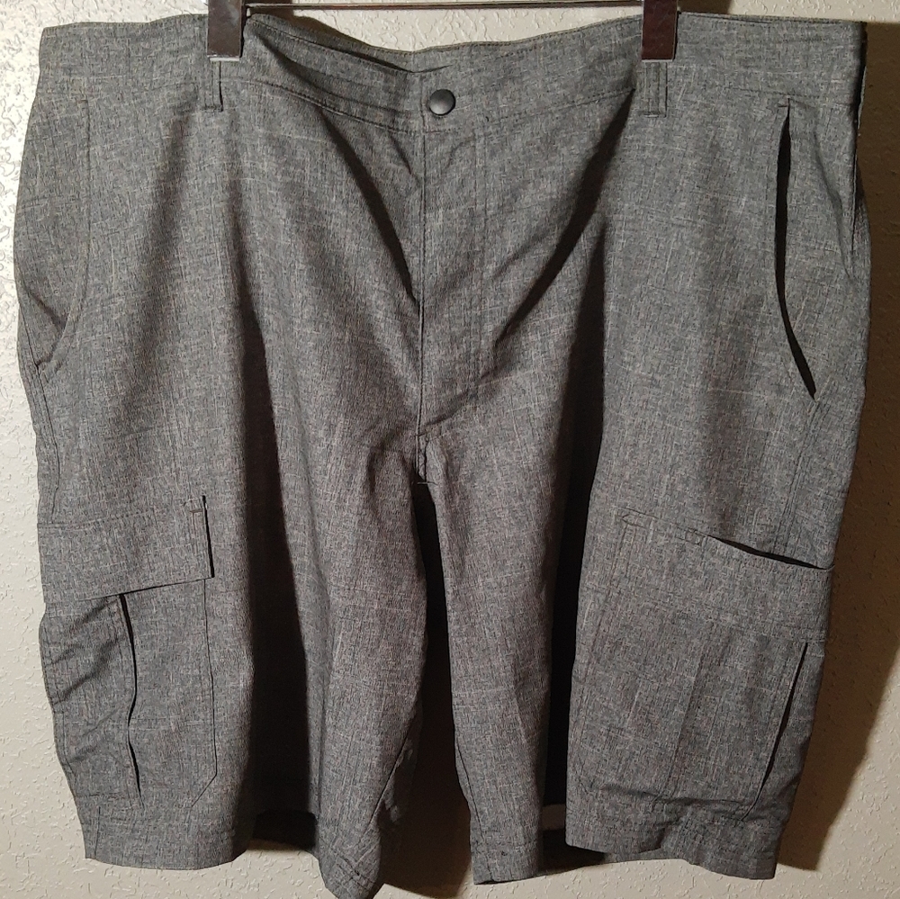 Lee cargo shorts, Sz 42
